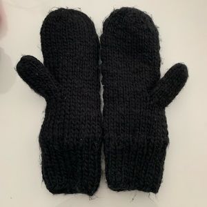 H&M Accessories - Black fleece lined H&M mittens H&M Accessories - Black fleece lined H&M mittens